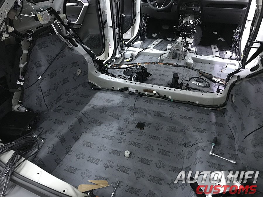 Установка шумоизоляции Comfort Mat Integra в Toyota RAV4.5