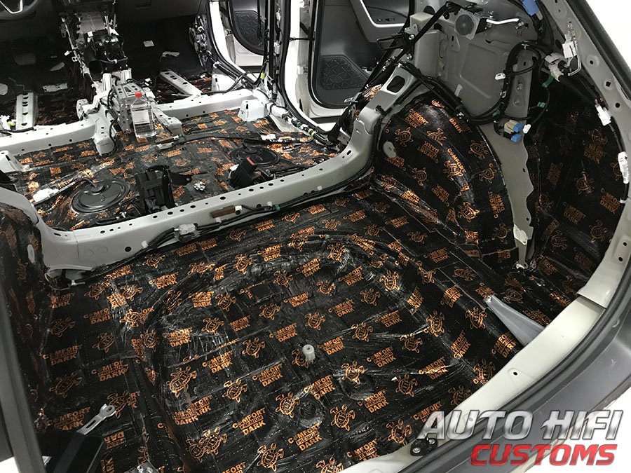Установка шумоизоляции Comfort Mat Integra в Toyota 