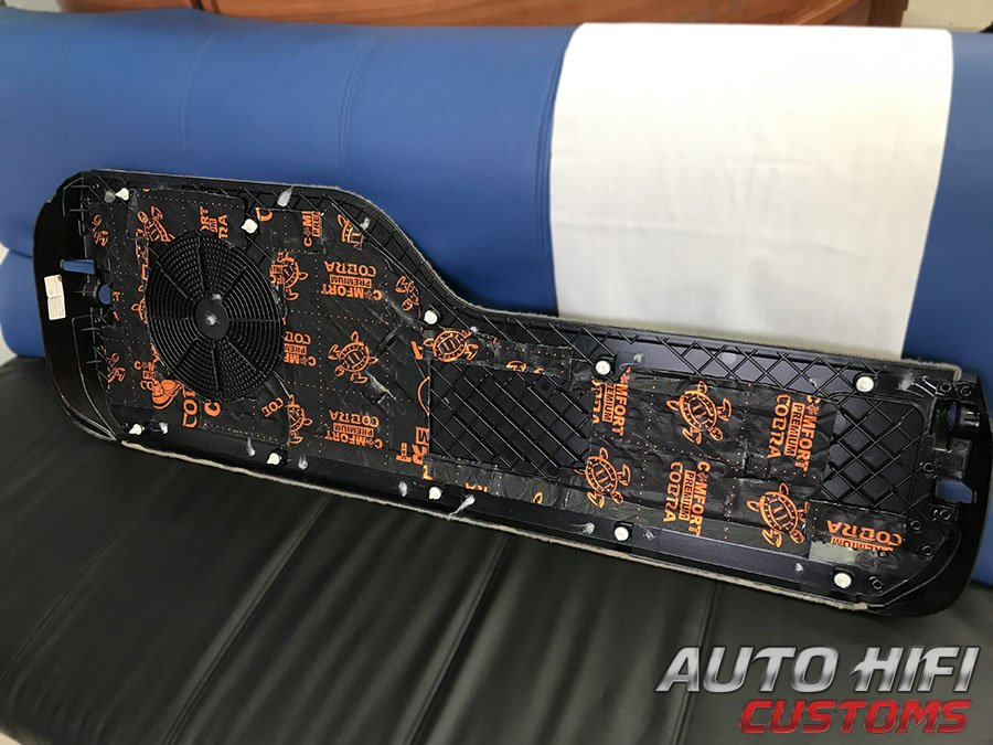 Установка шумоизоляции Comfort Mat Cobra в Land Rover 