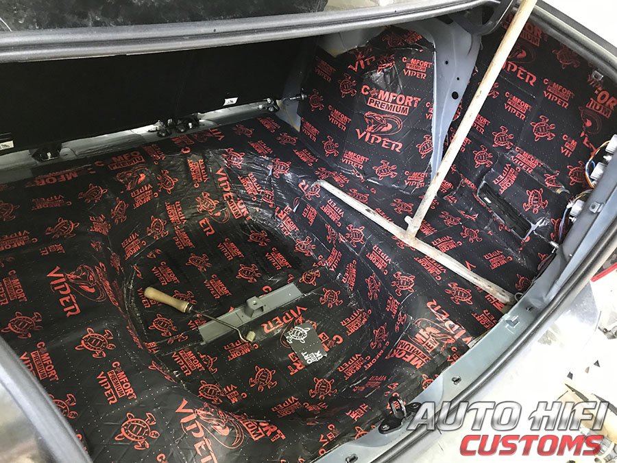 Установка шумоизоляции Comfort Mat Viper в Lada Granta Sport