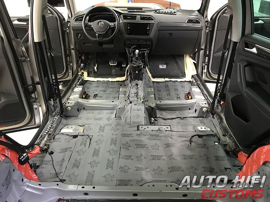 Установка шумоизоляции Comfort Mat Viper в Volkswagen Tiguan II