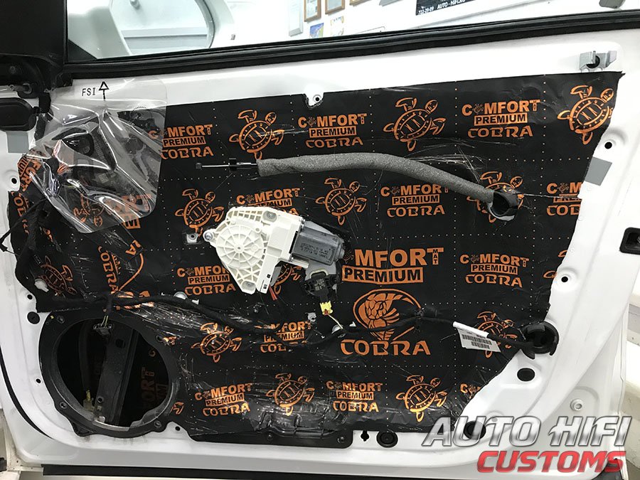 Установка шумоизоляции Comfort Mat Cobra в Audi A6 (C7)