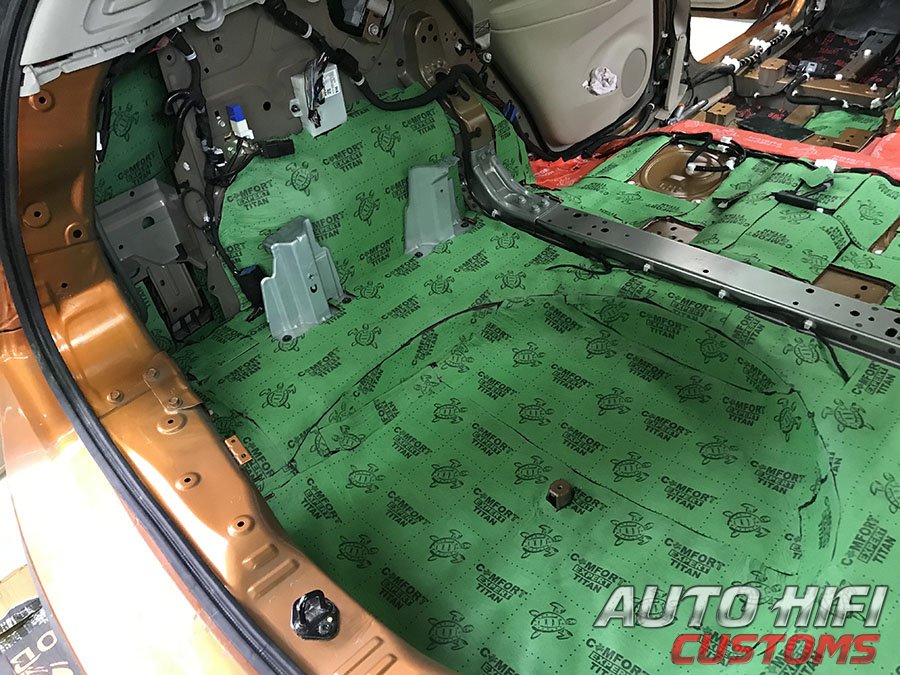 Установка шумоизоляции Comfort Mat Viper в Nissan 