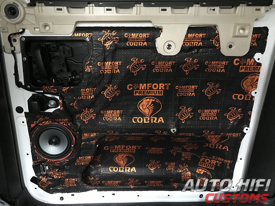Установка шумоизоляции Comfort Mat Cobra в Opel Zafira Life