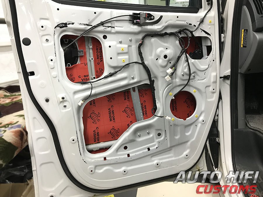 Установка шумоизоляции Comfort Mat Gold G2 в Hyundai Grand Starex