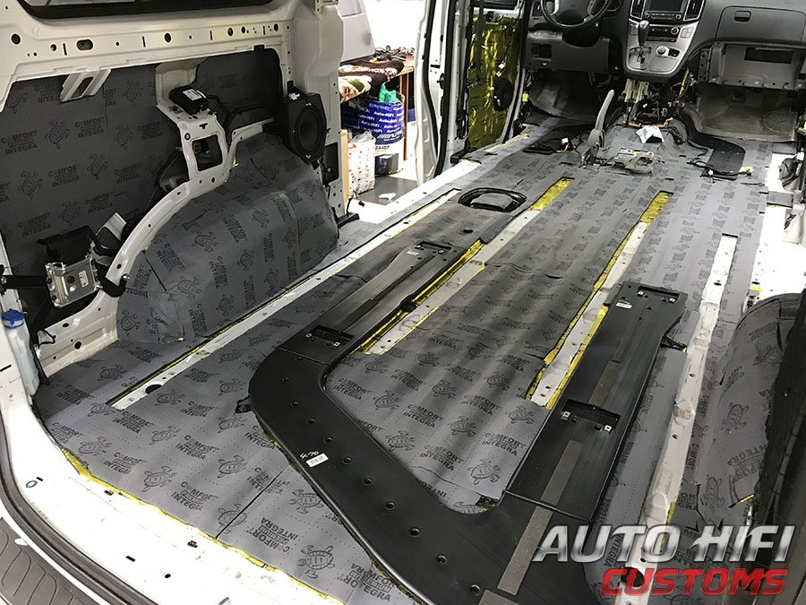 Установка шумоизоляции Comfort Mat Gold G3 в Hyundai 