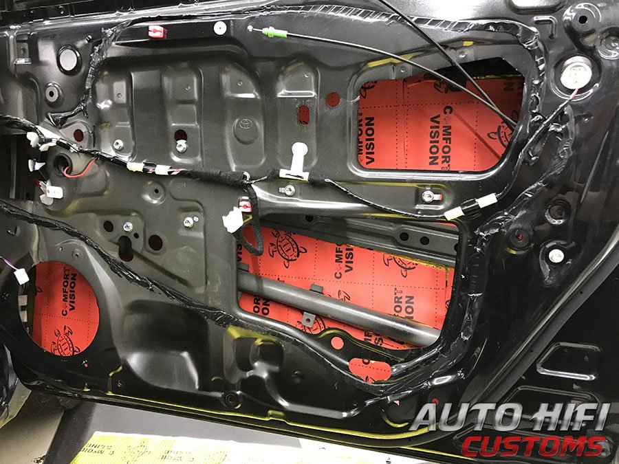 Установка шумоизоляции Comfort Mat Gold G2 в Toyota Corolla XI