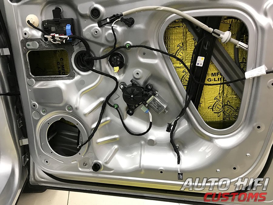 Установка шумоизоляции Comfort Mat Gold G2 в Volkswagen Taos