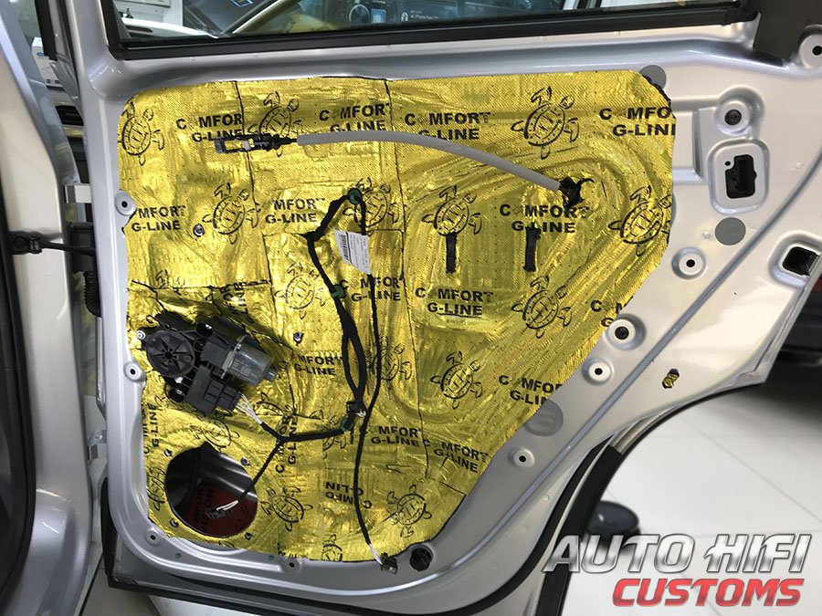 Установка шумоизоляции Comfort Mat Gold G2 в Volkswagen 
