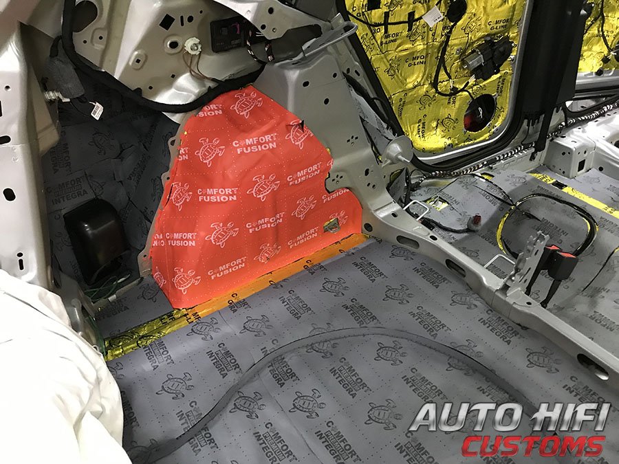 Установка шумоизоляции Comfort Mat Integra в Volkswagen Taos