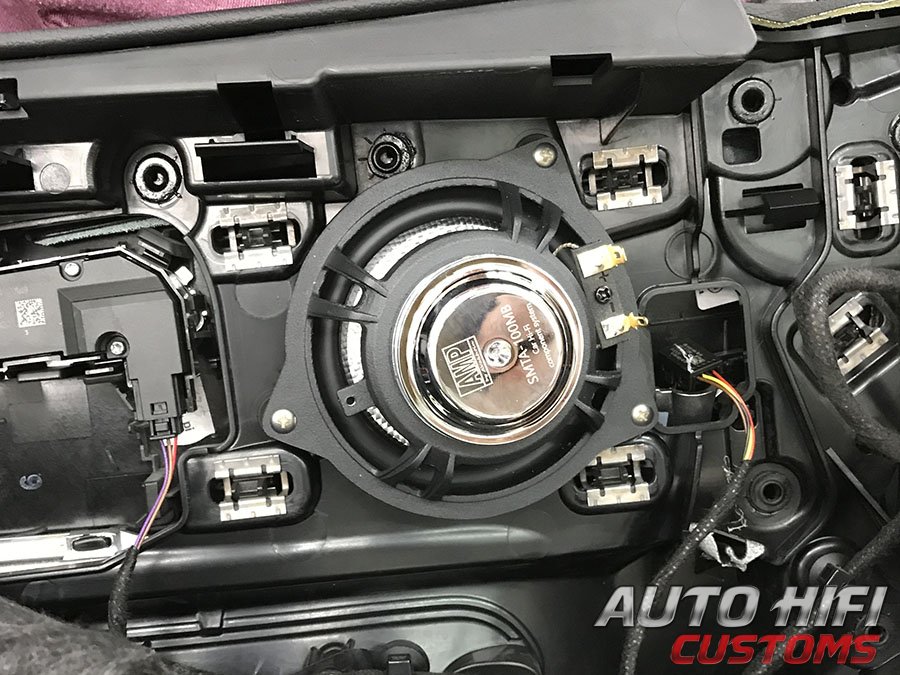 Установка акустики AMP SMTA-100MB в Mercedes E class (W213)