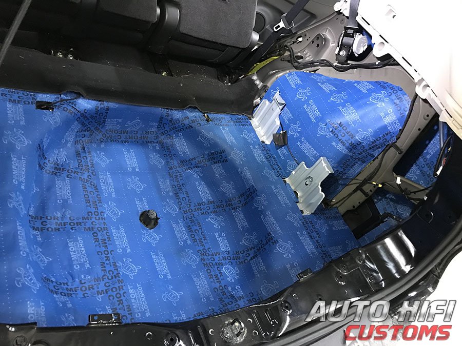 Установка шумоизоляции Comfort Mat Gold G3 в Nissan 