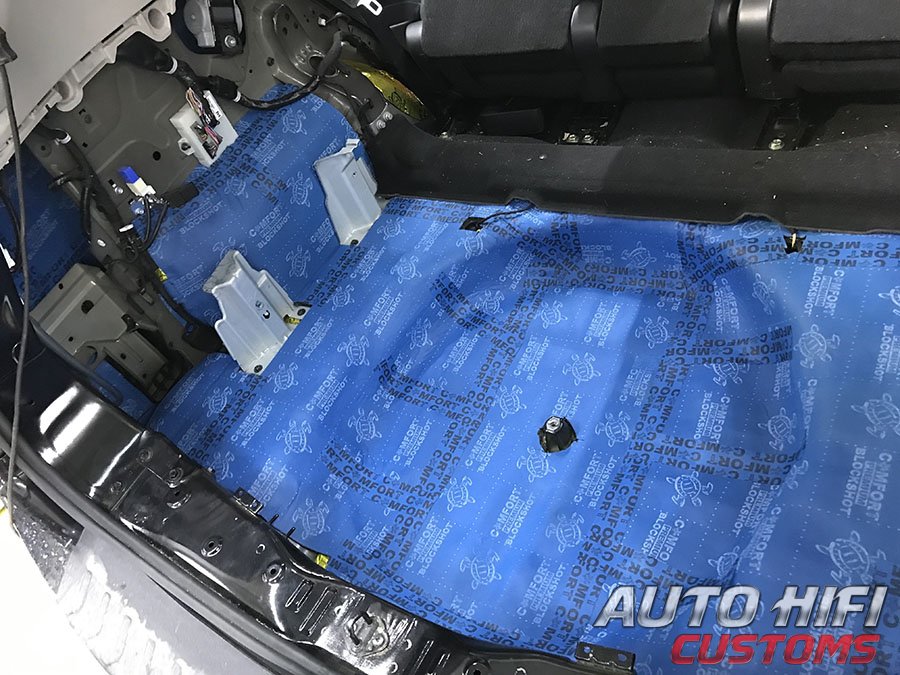 Установка шумоизоляции Comfort Mat Gold G3 в Nissan 
