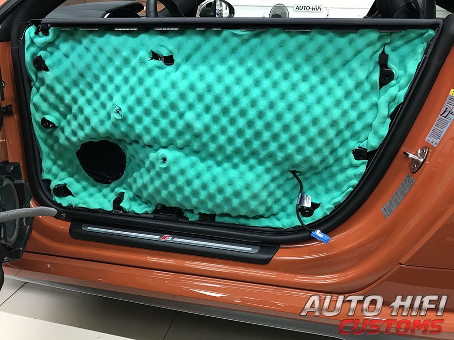 Установка шумоизоляции Comfort Mat Vespa в Audi 