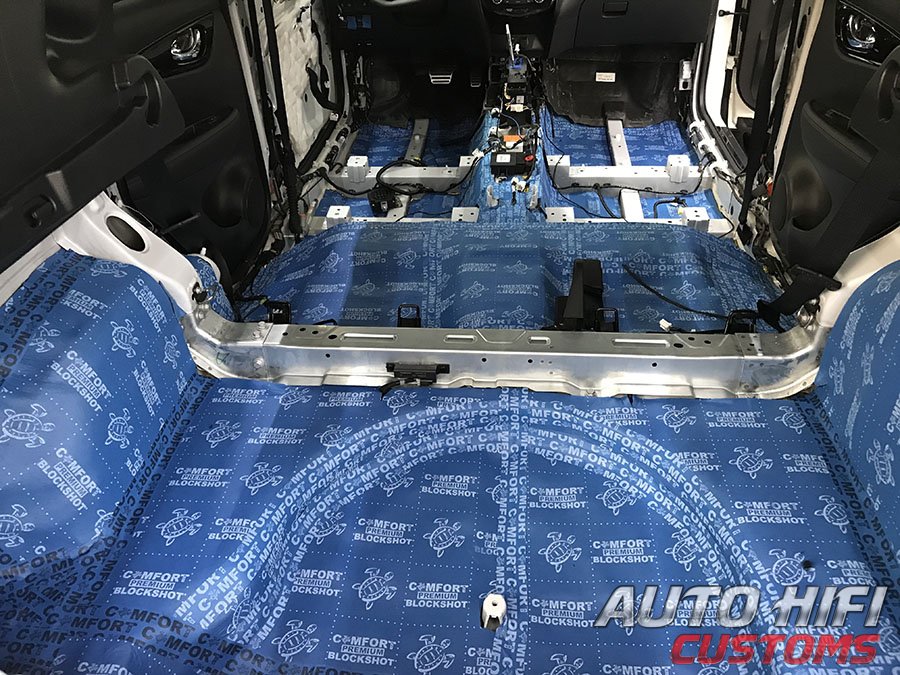 Установка шумоизоляции Comfort Mat Spider в Nissan 