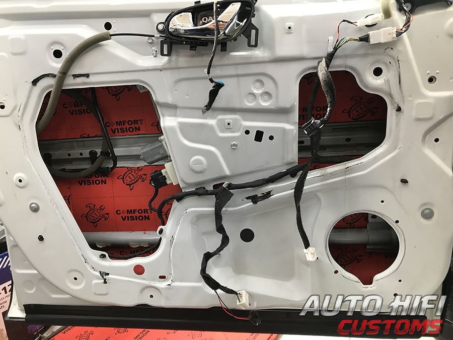 Установка шумоизоляции Comfort Mat Vespa в Nissan Qashqai (J11)