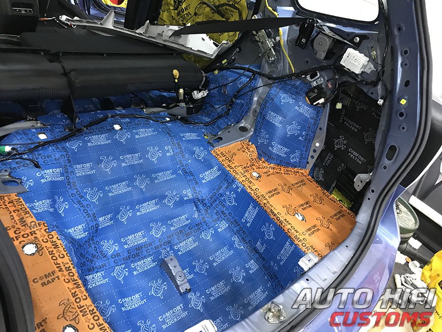 Установка шумоизоляции Comfort Mat Spider в Subaru 