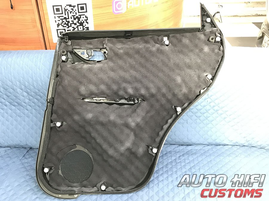 Установка шумоизоляции Comfort Mat Vespa в Mazda