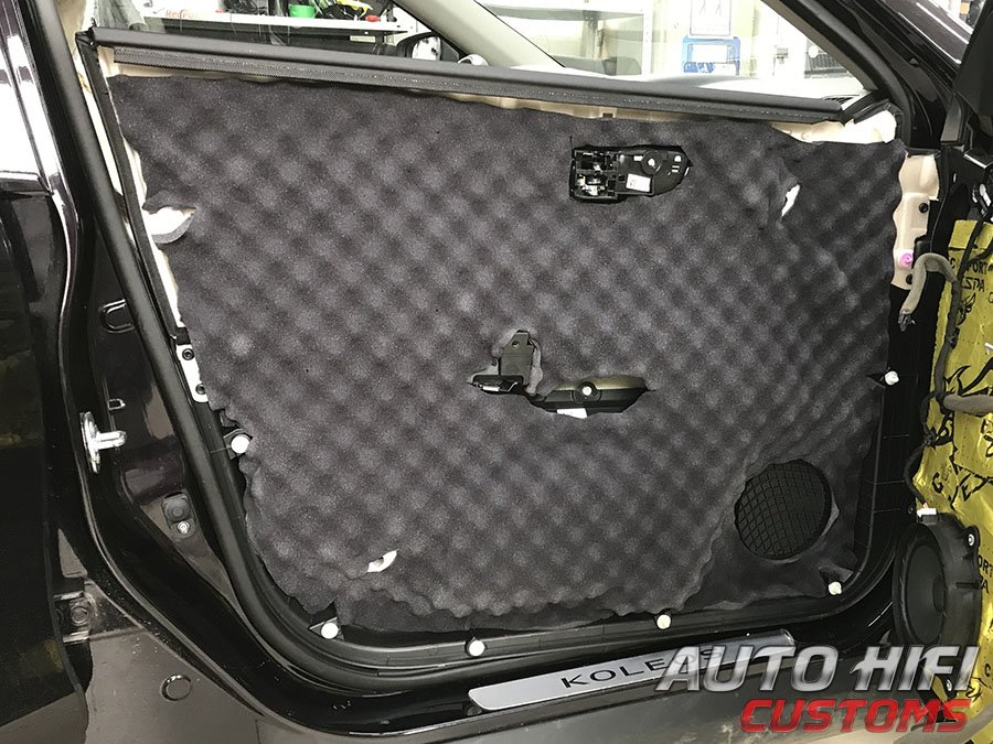 Установка шумоизоляции Comfort Mat Vespa в Renault