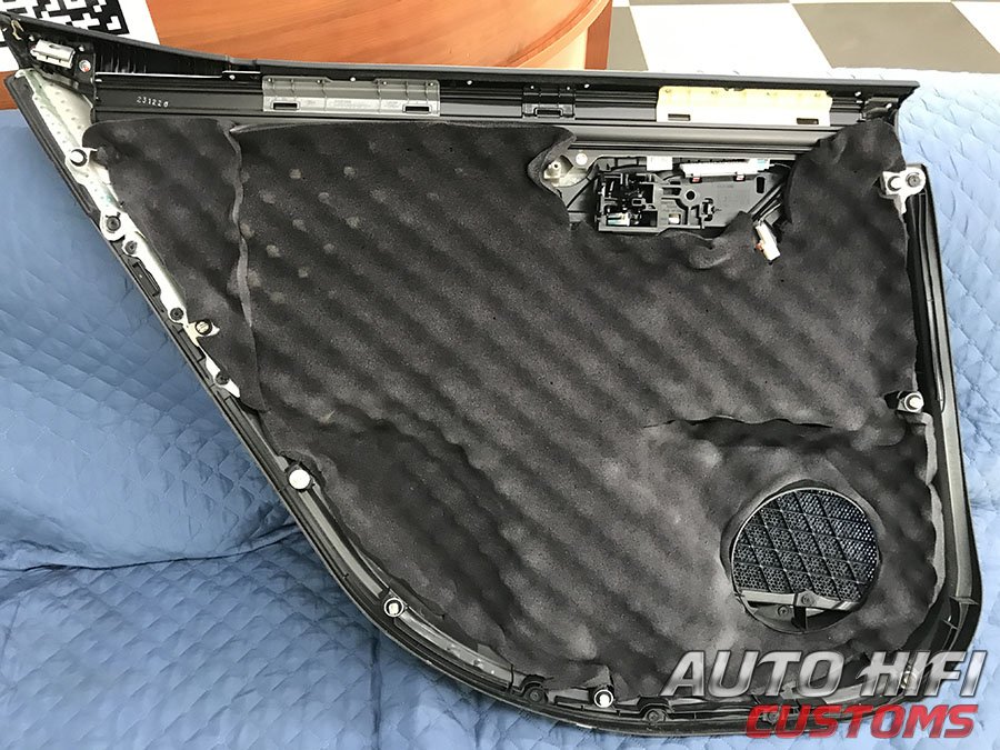 Установка шумоизоляции Comfort Mat Vespa в Toyota