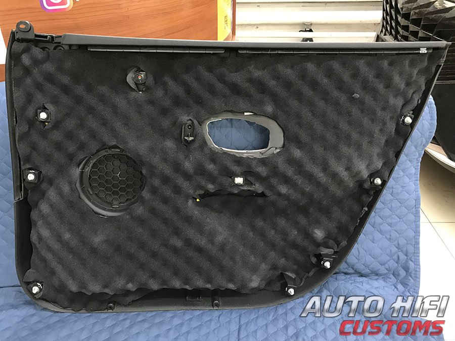 Установка шумоизоляции Comfort Mat Vespa в Renault