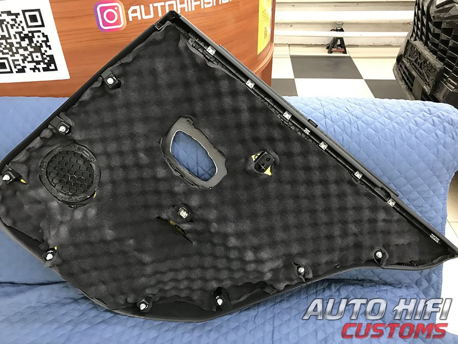 Установка шумоизоляции Comfort Mat Vespa в Renault
