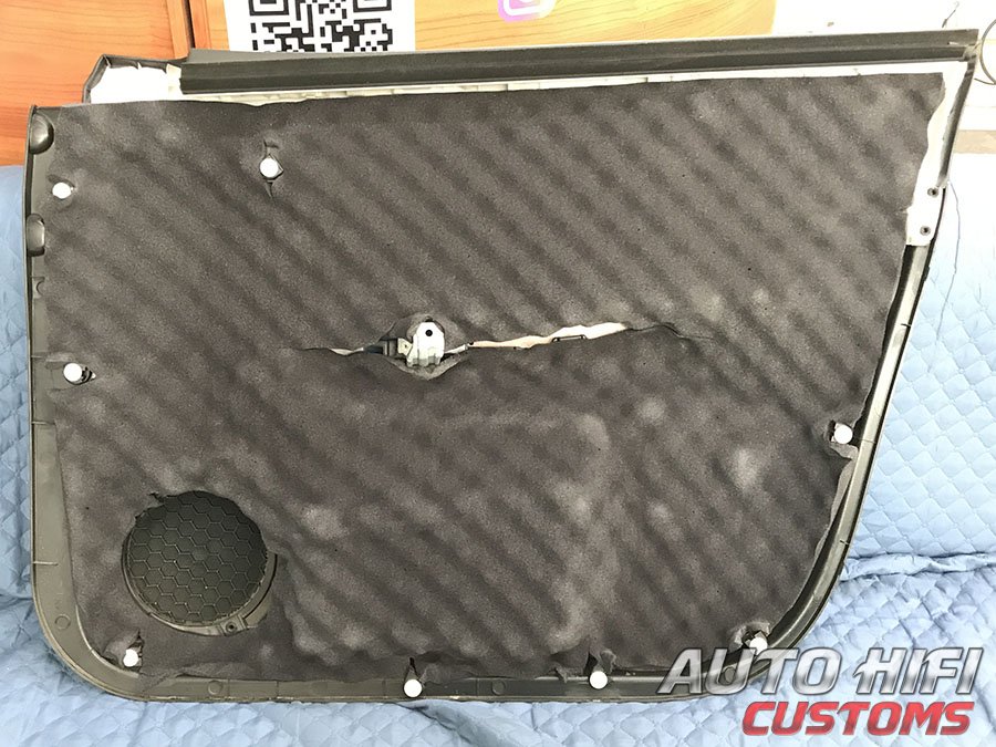 Установка шумоизоляции Comfort Mat Vespa в Nissan