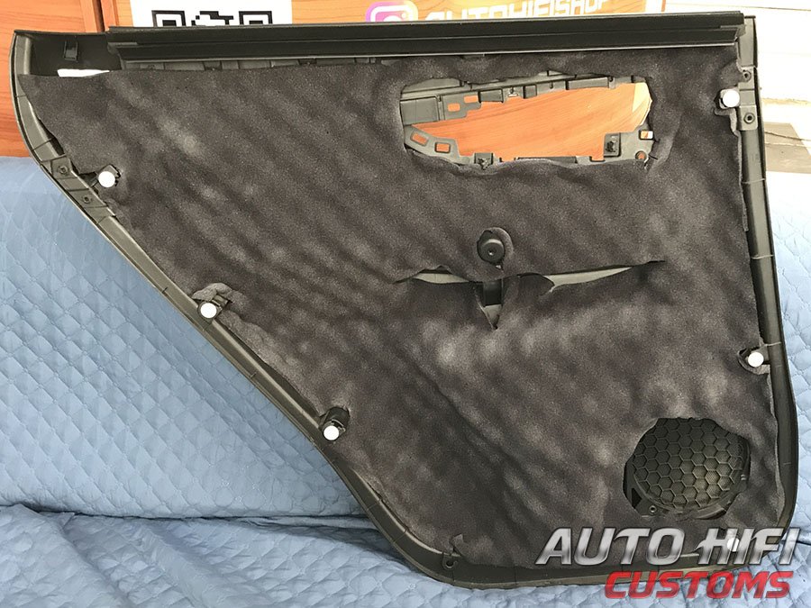 Установка шумоизоляции Comfort Mat Vespa в Nissan