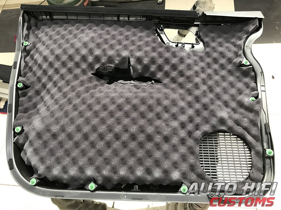 Установка шумоизоляции Comfort Mat Vespa в Honda