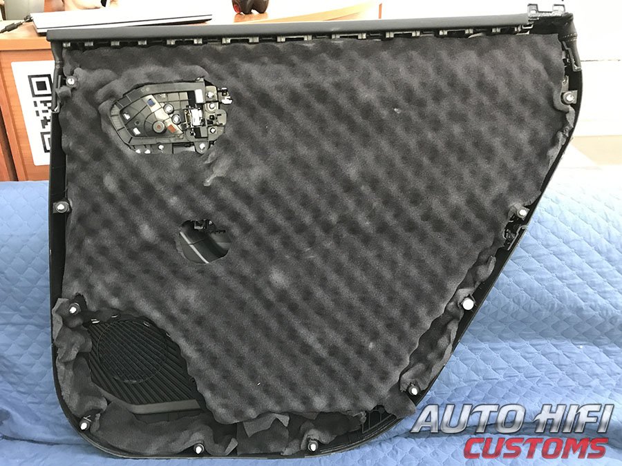 Установка шумоизоляции Comfort Mat Vespa в Geely