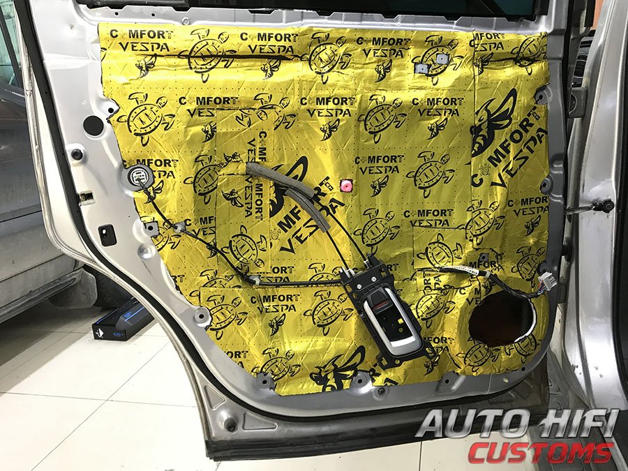 Установка шумоизоляции Comfort Mat Vespa в Honda Pilot