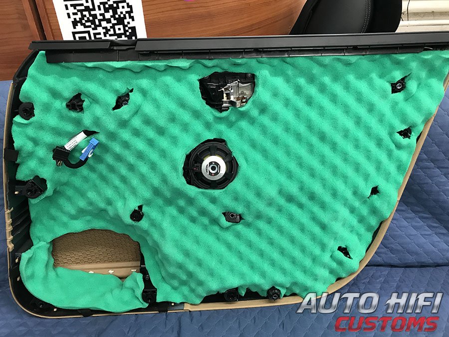 Установка шумоизоляции Comfort Mat Vespa в Porsche