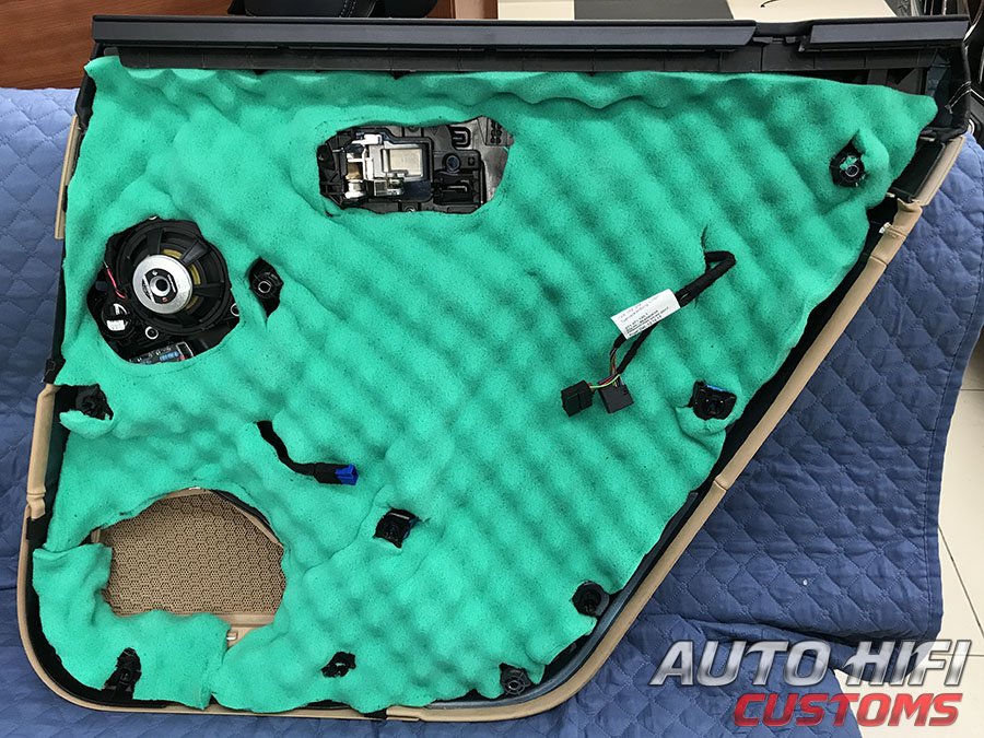 Установка шумоизоляции Comfort Mat Vespa в Porsche