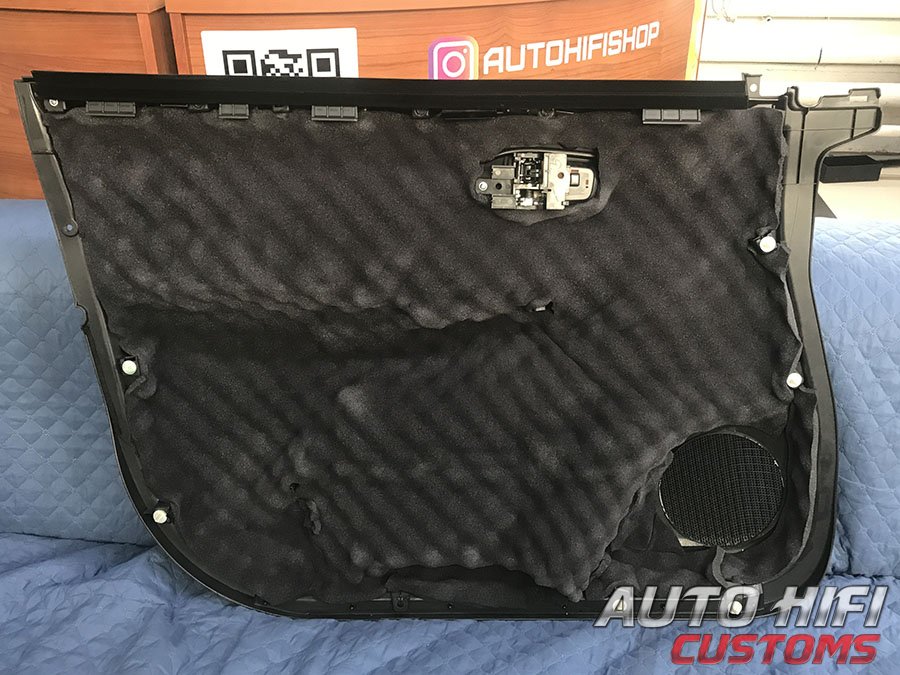 Установка шумоизоляции Comfort Mat Vespa в Mitsubishi