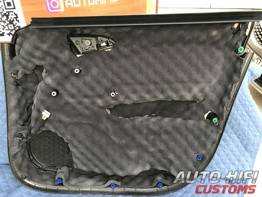 Установка шумоизоляции Comfort Mat Vespa в Opel