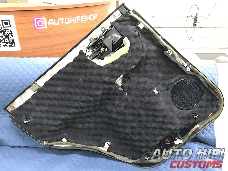 Установка шумоизоляции Comfort Mat Vespa в Toyota