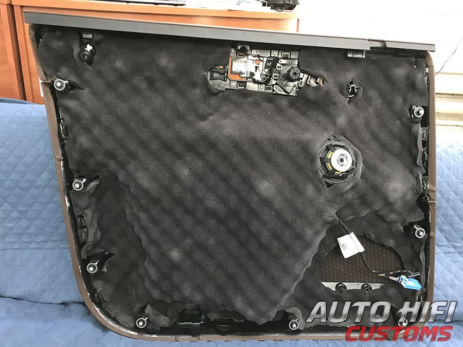 Установка шумоизоляции Comfort Mat Vespa в Porsche