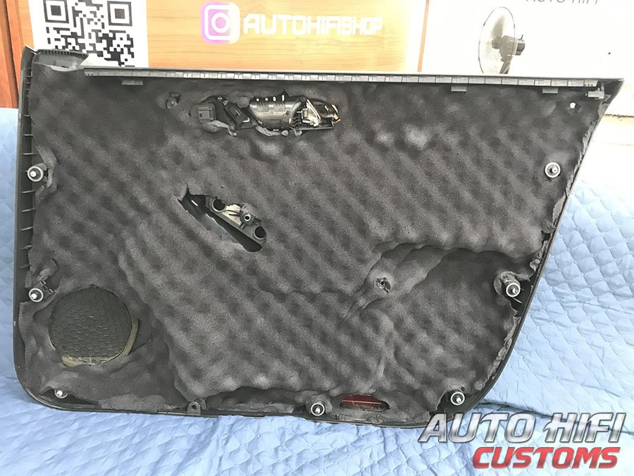 Установка шумоизоляции Comfort Mat Vespa в Volkswagen