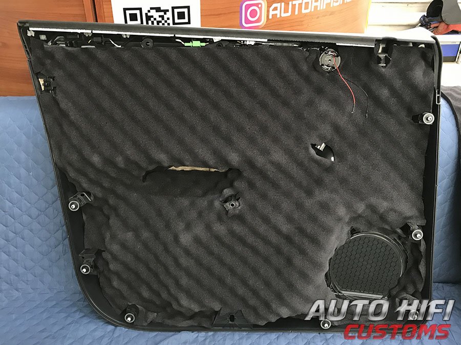 Установка шумоизоляции Comfort Mat Vespa в Volkswagen