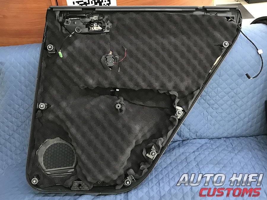 Установка шумоизоляции Comfort Mat Vespa в Volkswagen