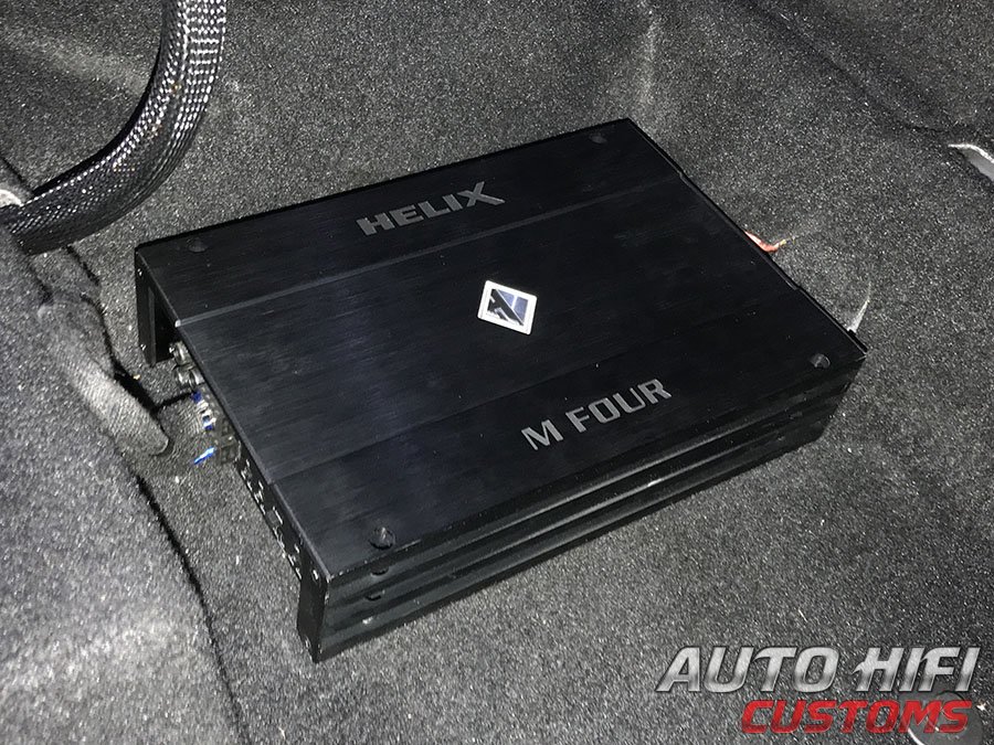 Установка усилителя Helix M FOUR в Volkswagen Tiguan II