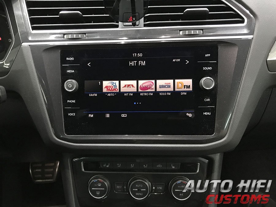 Установка усилителя Helix M FOUR в Volkswagen Tiguan II