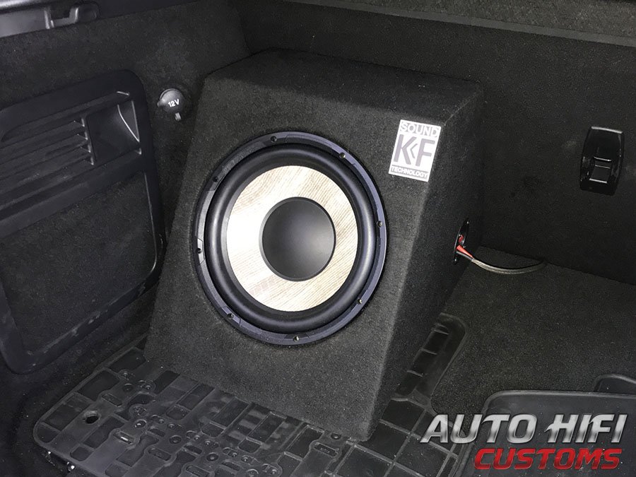 Установка сабвуфера Focal Performance P 25 FE в Land Rover Range Rover Evoque