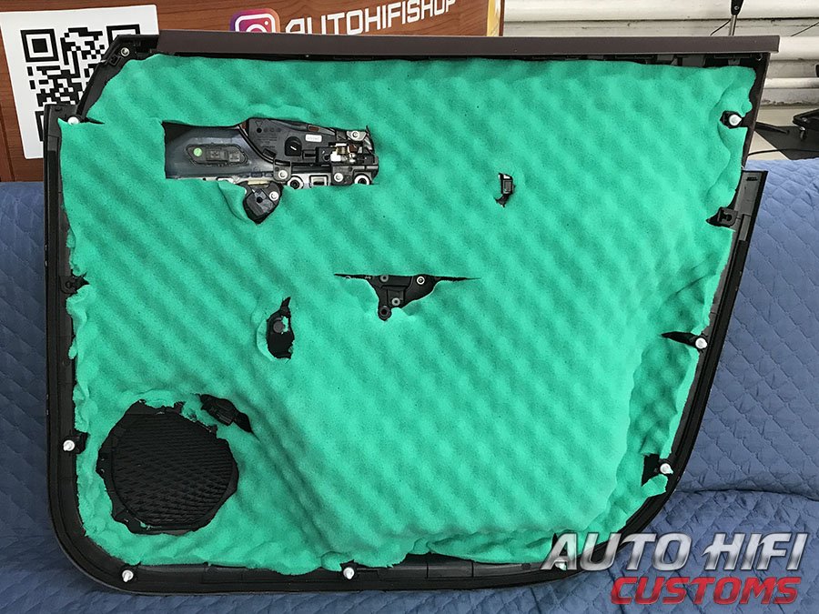 Установка шумоизоляции Comfort Mat Vespa в Geely