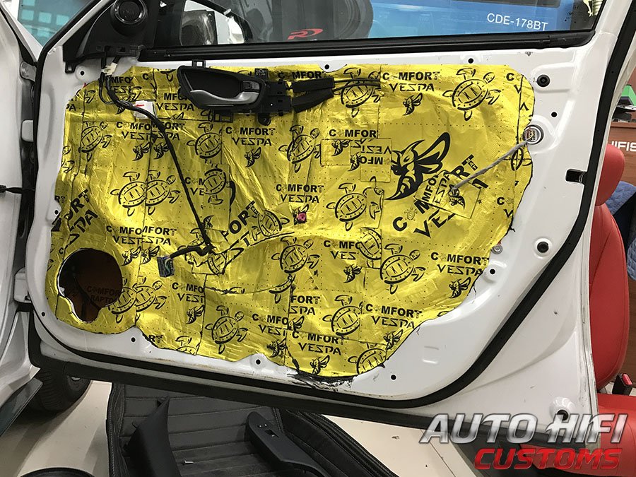 Установка шумоизоляции Comfort Mat Vespa в Honda