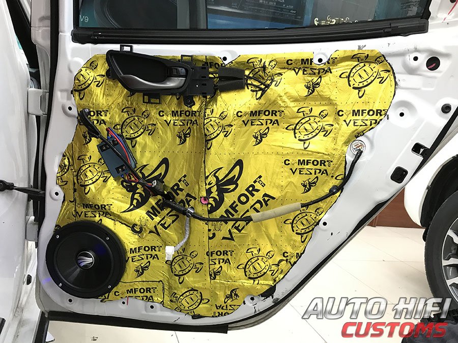 Установка шумоизоляции Comfort Mat Vespa в Honda