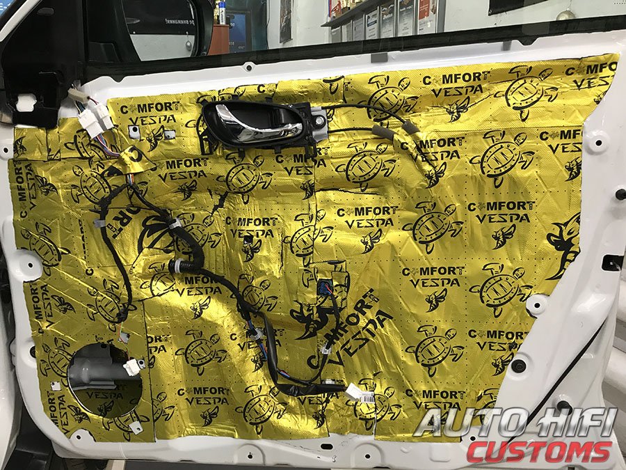 Установка шумоизоляции Comfort Mat Vespa в Nissan X-Trail (T32)