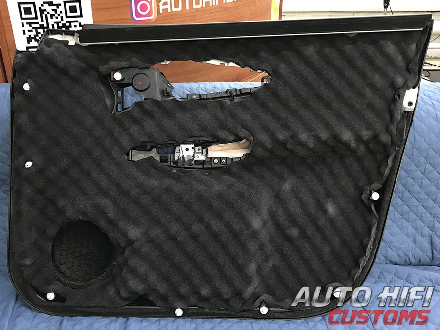 Установка шумоизоляции Comfort Mat Vespa в Nissan