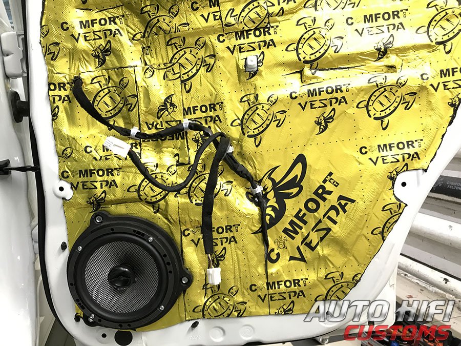 Установка шумоизоляции Comfort Mat Vespa в Nissan X-Trail (T32)