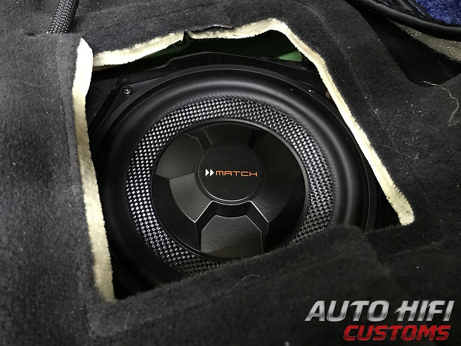 Установка акустики Match UP W8BMW-S в BMW X2 (F39)